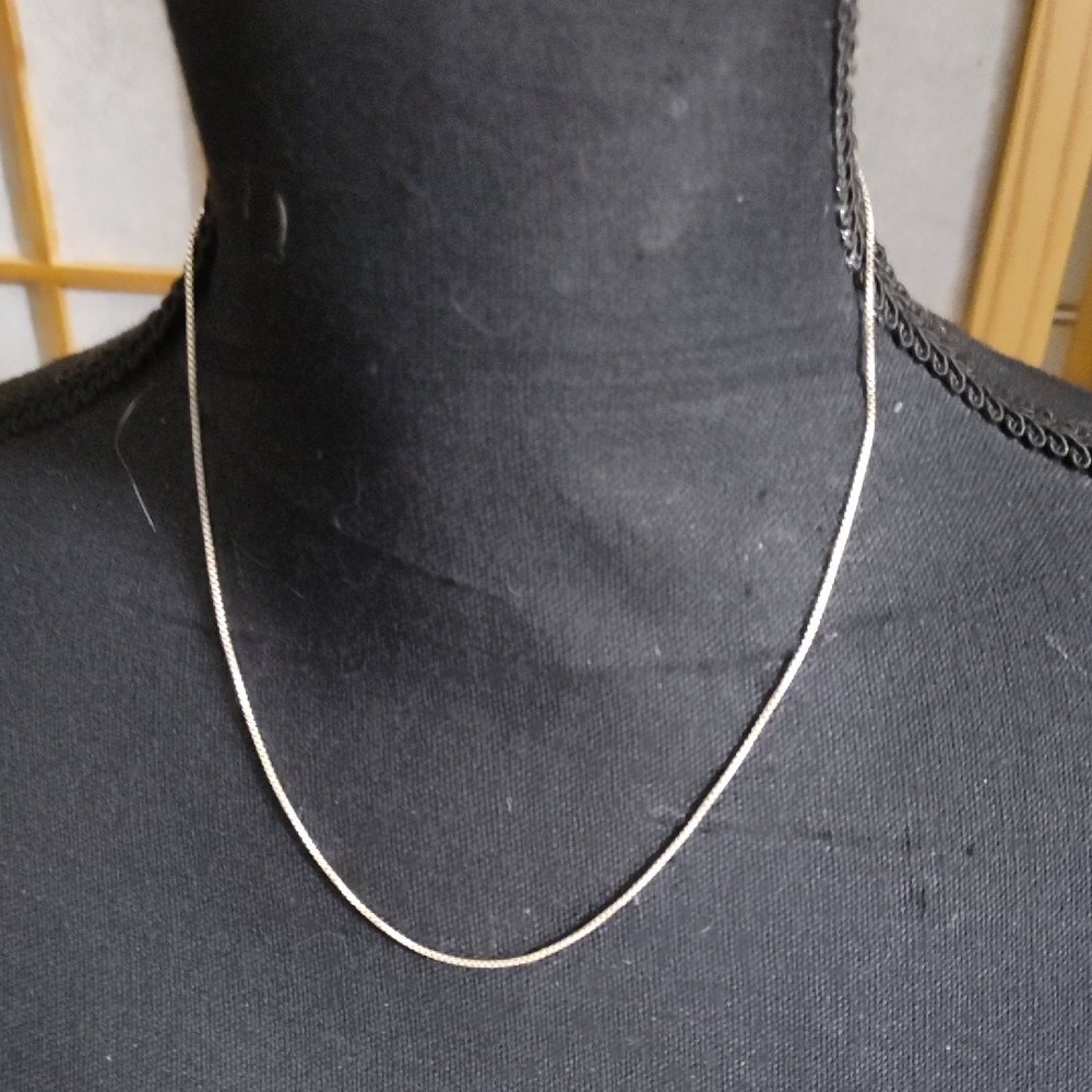 Sleek Silver Necklace for Women